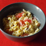 Salade de pâte surimi tomate